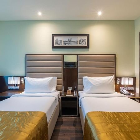 Vivanta Hyderabad, Begumpet Экстерьер фото Deluxe Room