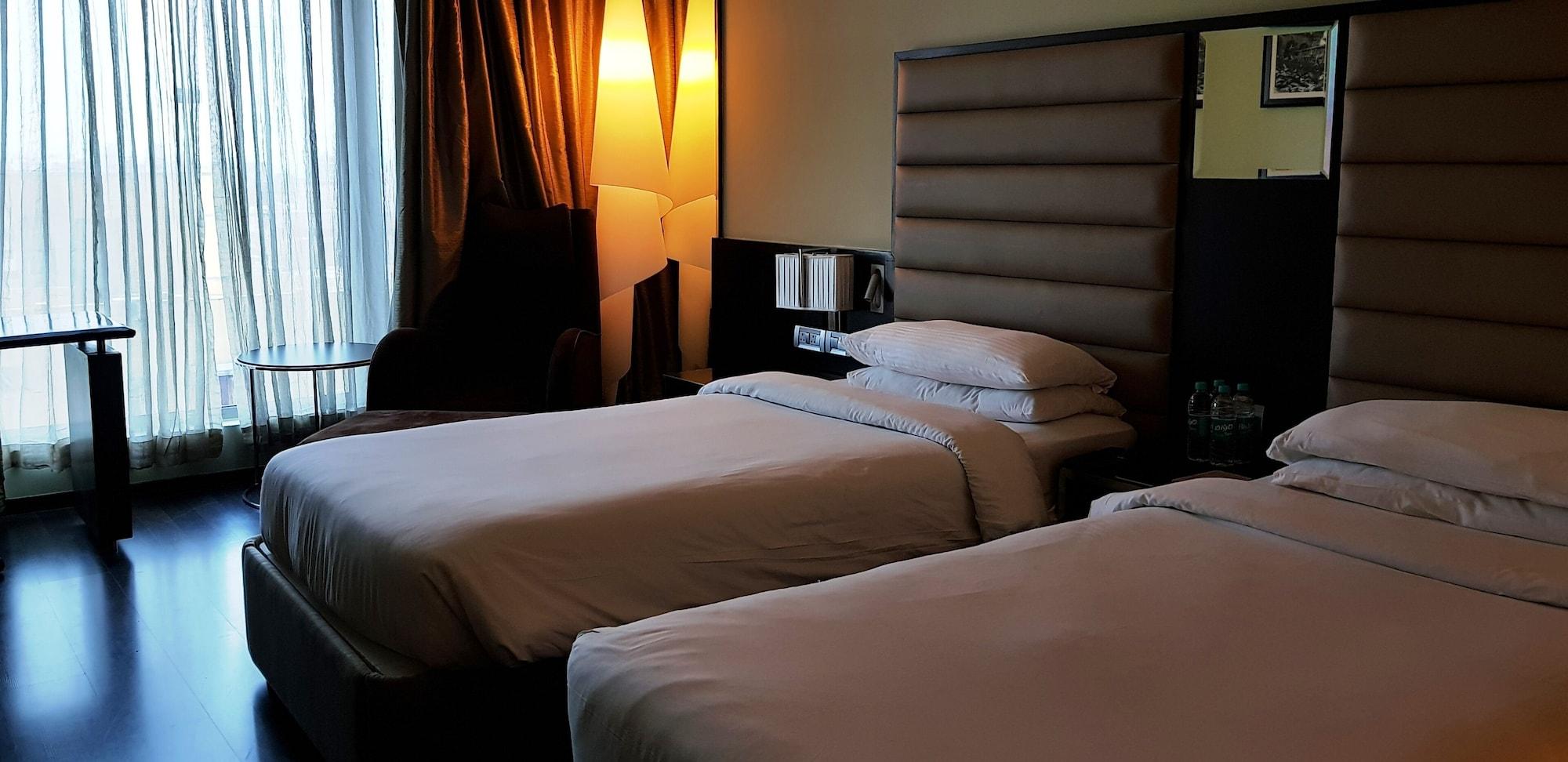 Vivanta Hyderabad, Begumpet Экстерьер фото A room at the hotel