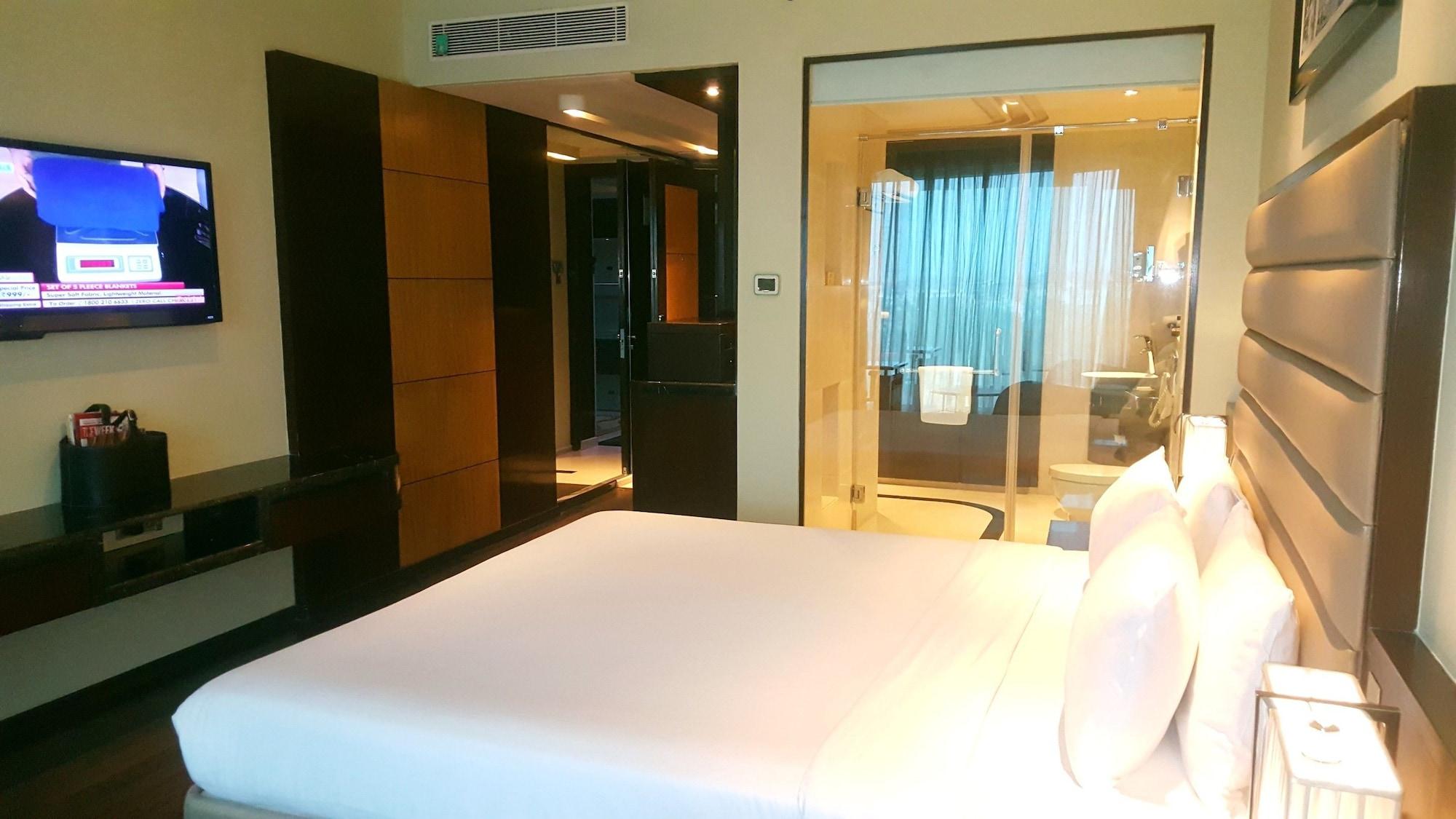 Vivanta Hyderabad, Begumpet Экстерьер фото A room at the hotel