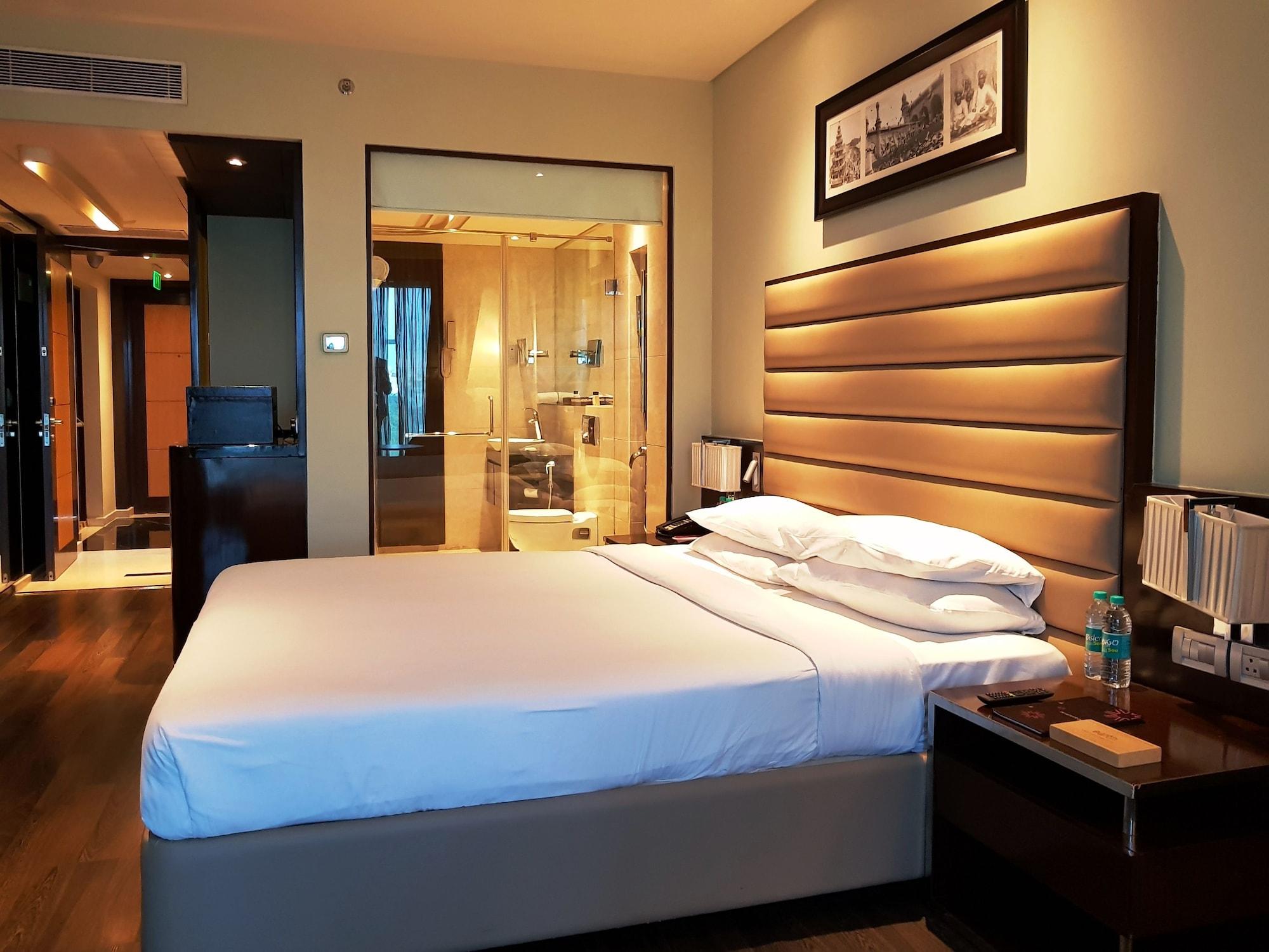 Vivanta Hyderabad, Begumpet Экстерьер фото A room at the Taj Bengal