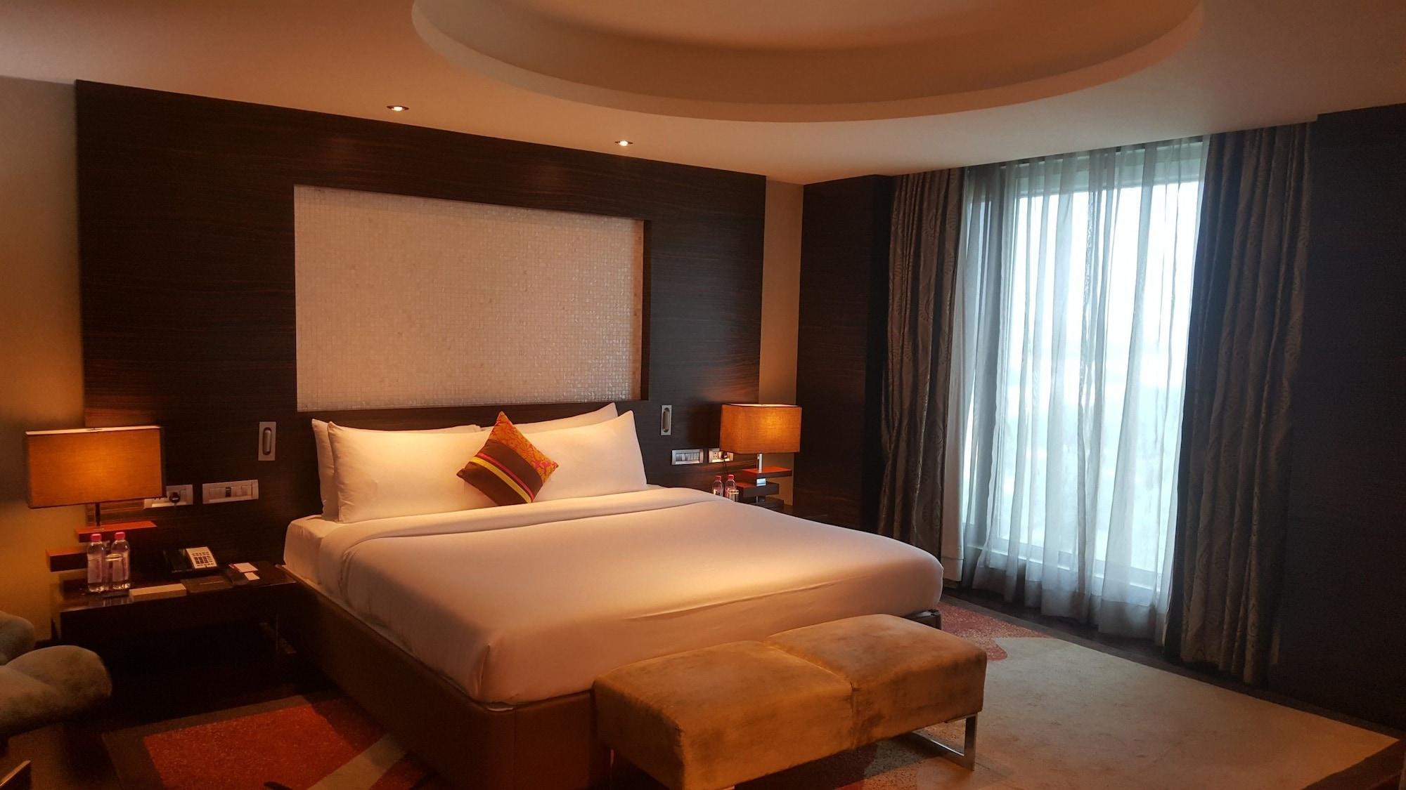 Vivanta Hyderabad, Begumpet Экстерьер фото A bedroom at the Taj Bengal
