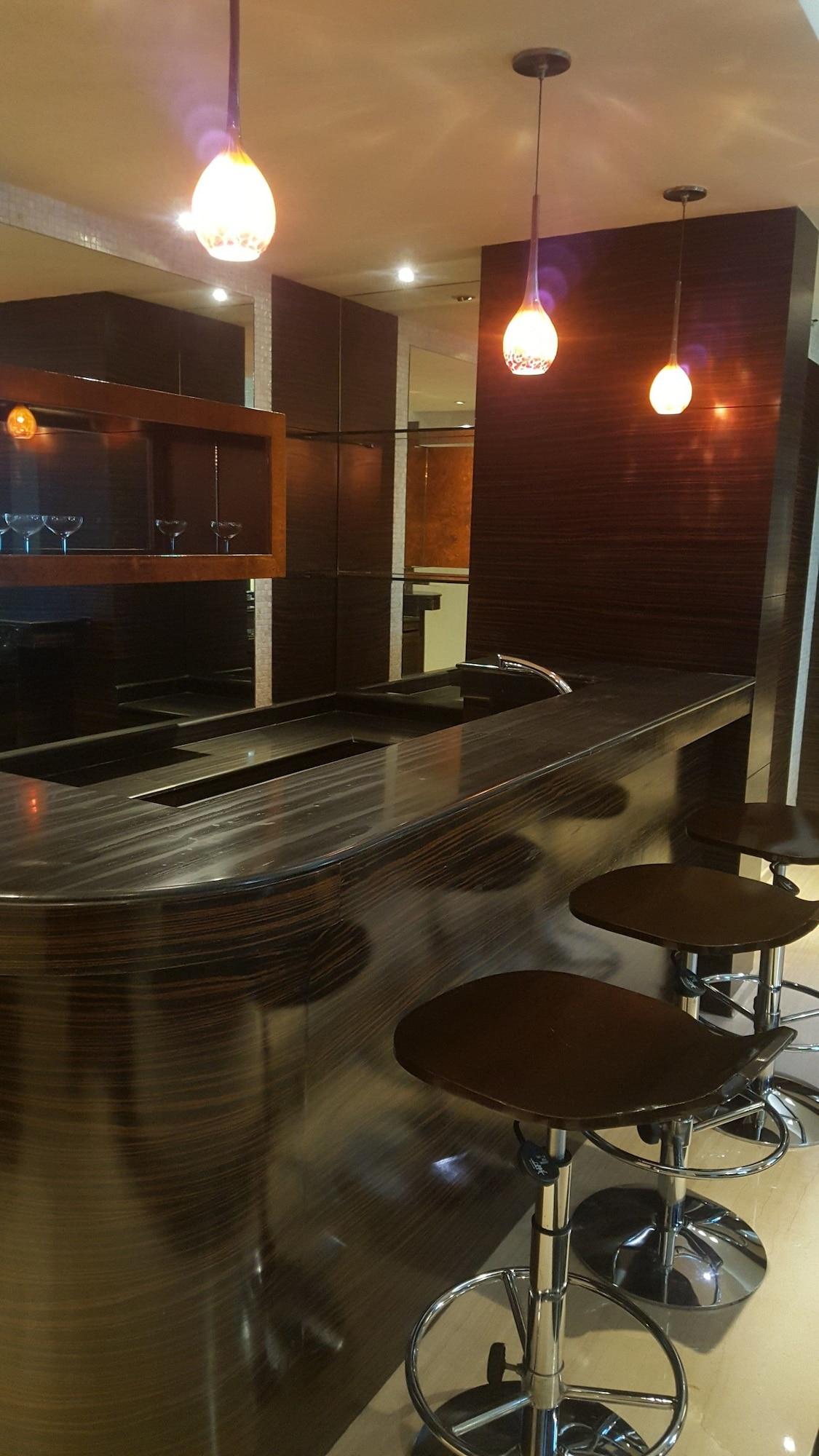 Vivanta Hyderabad, Begumpet Экстерьер фото A kitchen with a granite countertop