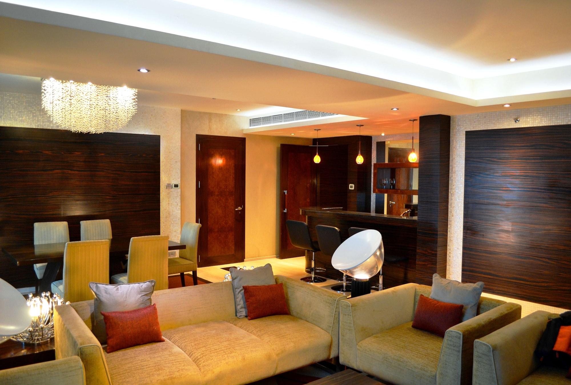 Vivanta Hyderabad, Begumpet Экстерьер фото The interior of a suite at the hotel