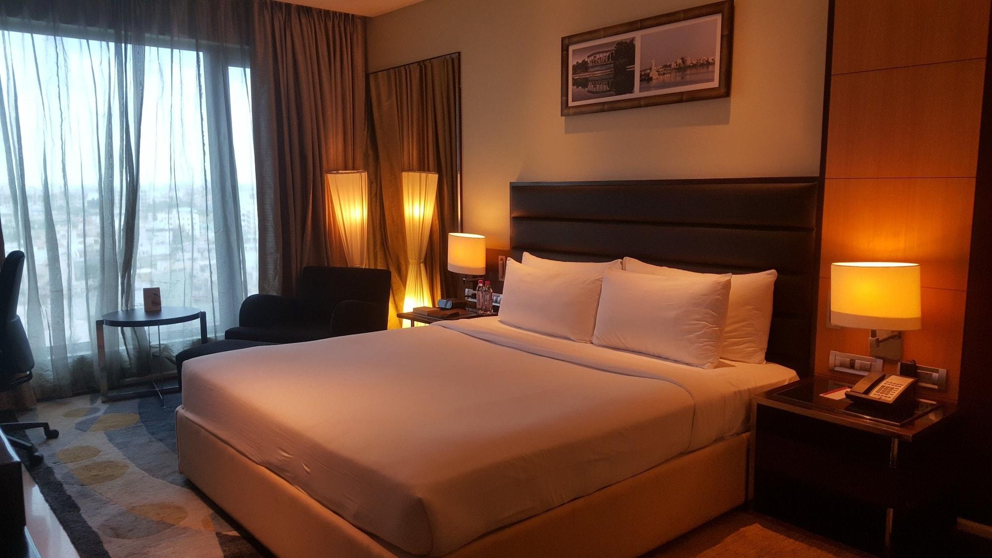 Vivanta Hyderabad, Begumpet Экстерьер фото A room at the hotel