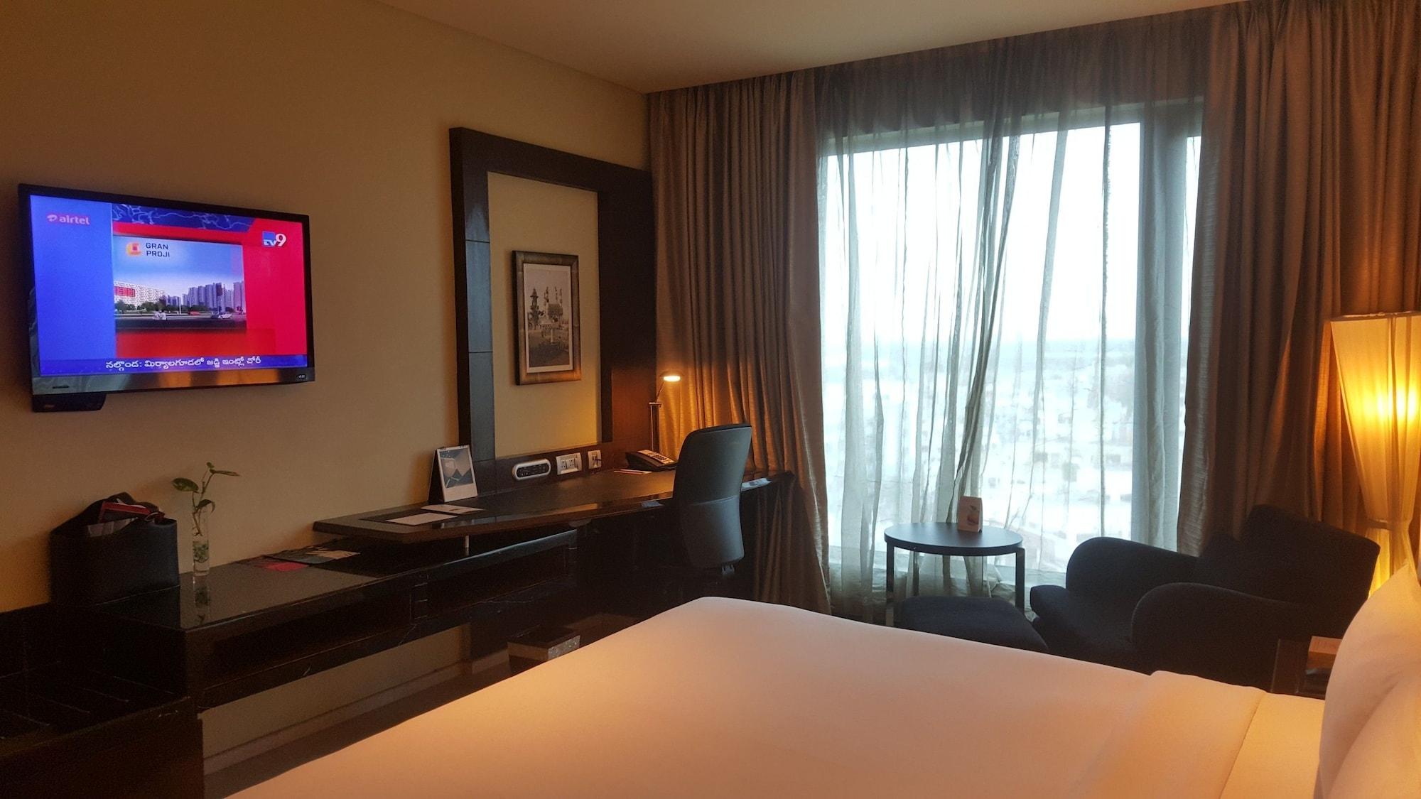 Vivanta Hyderabad, Begumpet Экстерьер фото A room at the hotel