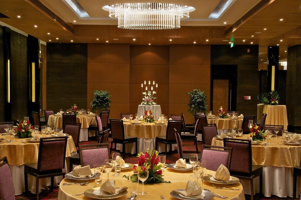 Vivanta Hyderabad, Begumpet Экстерьер фото The Imperial Hall