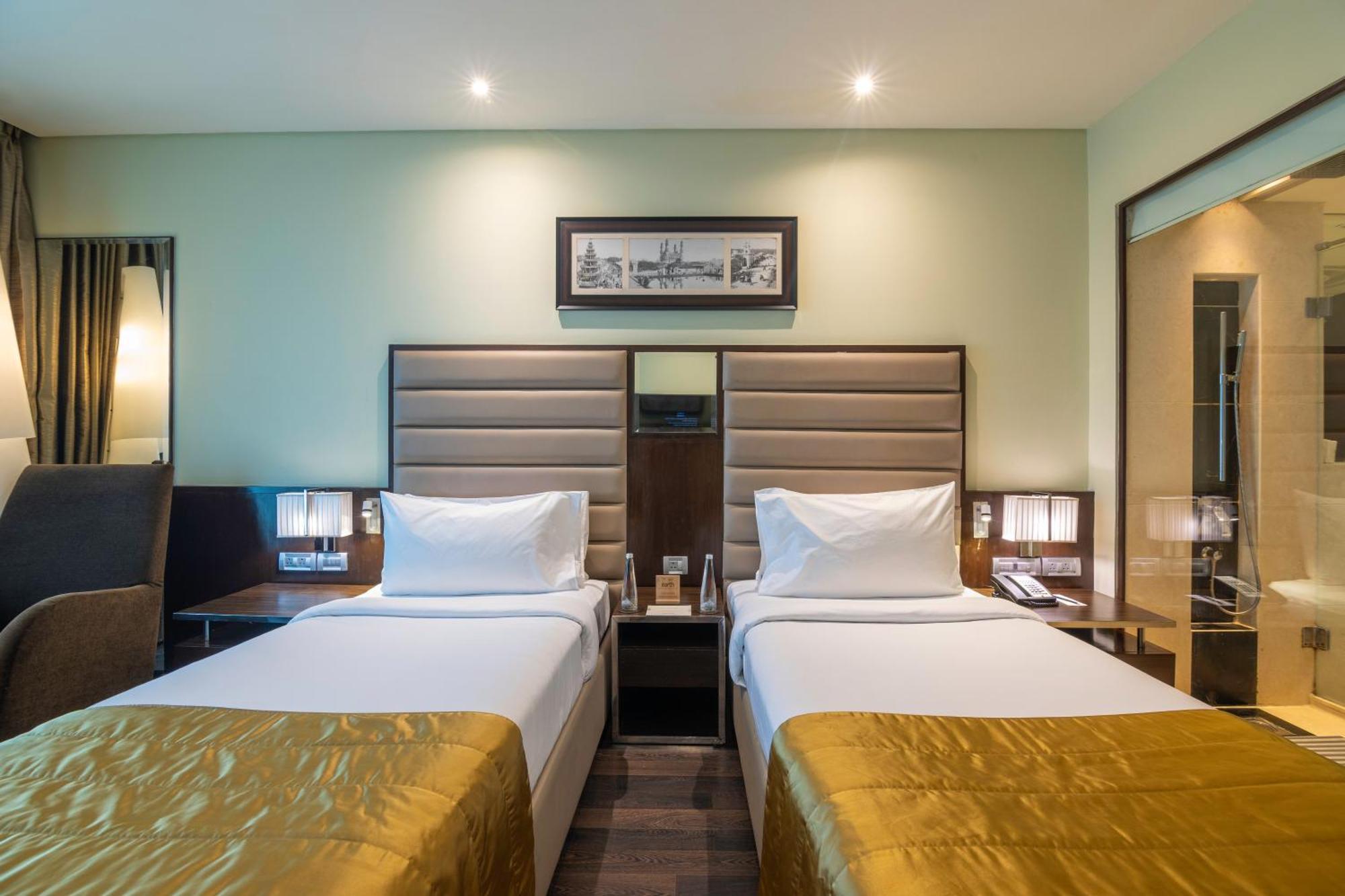 Vivanta Hyderabad, Begumpet Экстерьер фото Deluxe Room