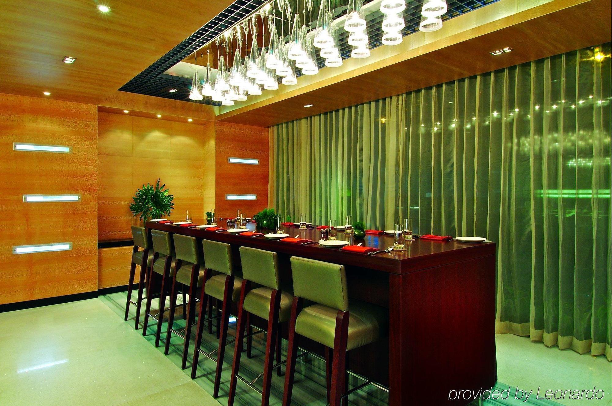 Vivanta Hyderabad, Begumpet Удобства фото A restaurant in China