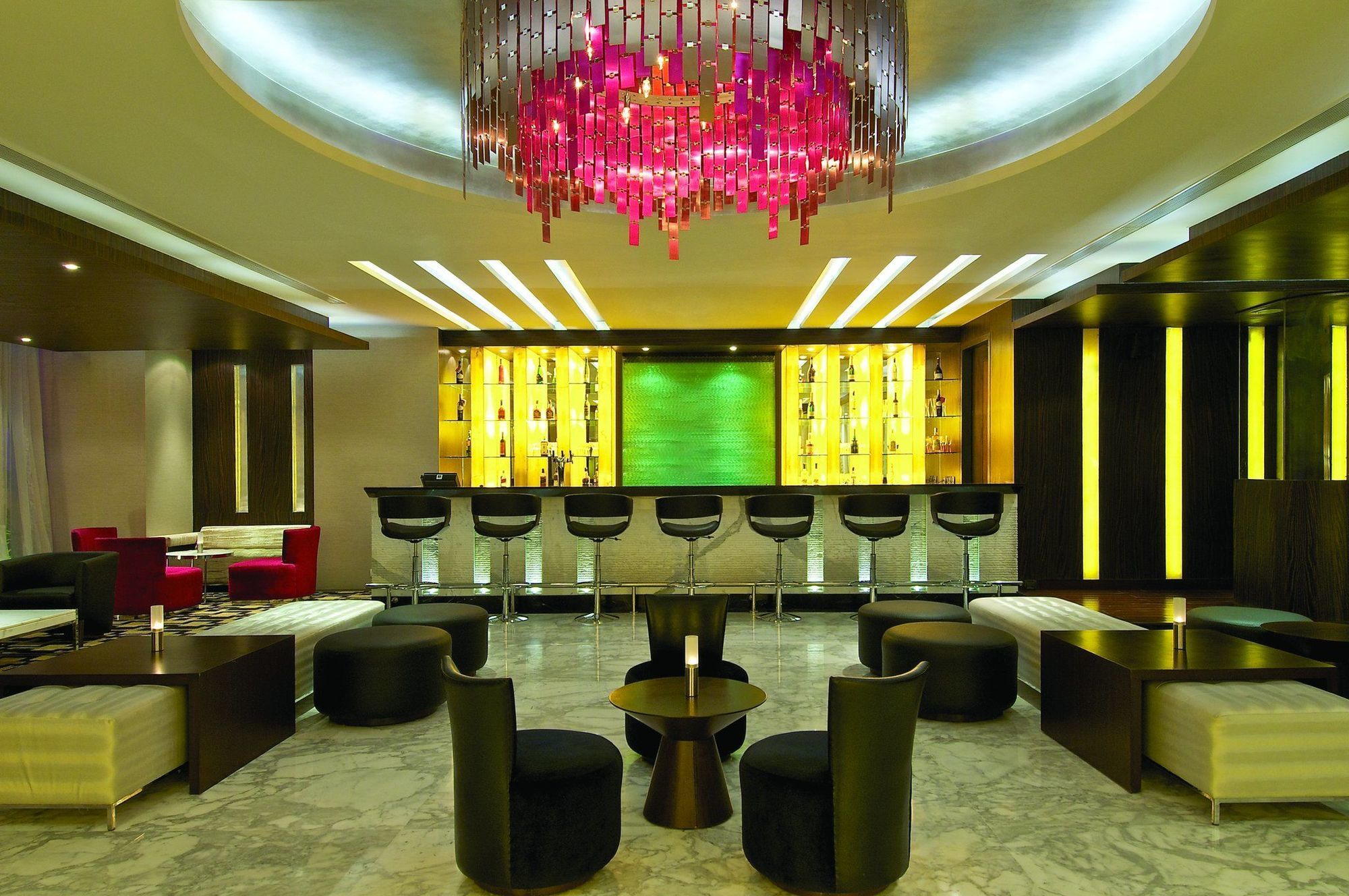 Vivanta Hyderabad, Begumpet Ресторан фото The bar at the W Doha
