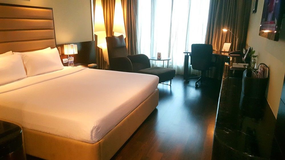 Vivanta Hyderabad, Begumpet Экстерьер фото A room at the hotel