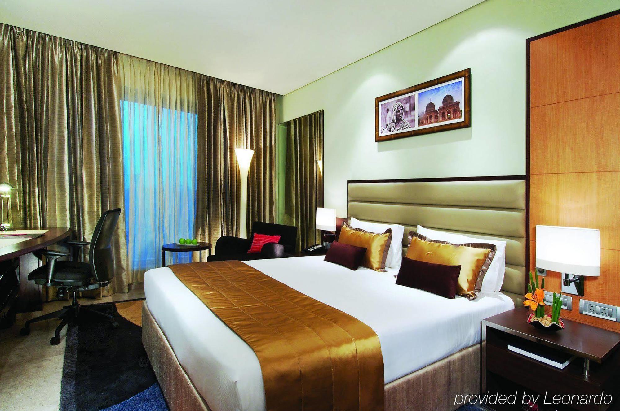 Vivanta Hyderabad, Begumpet Номер фото A room at the hotel