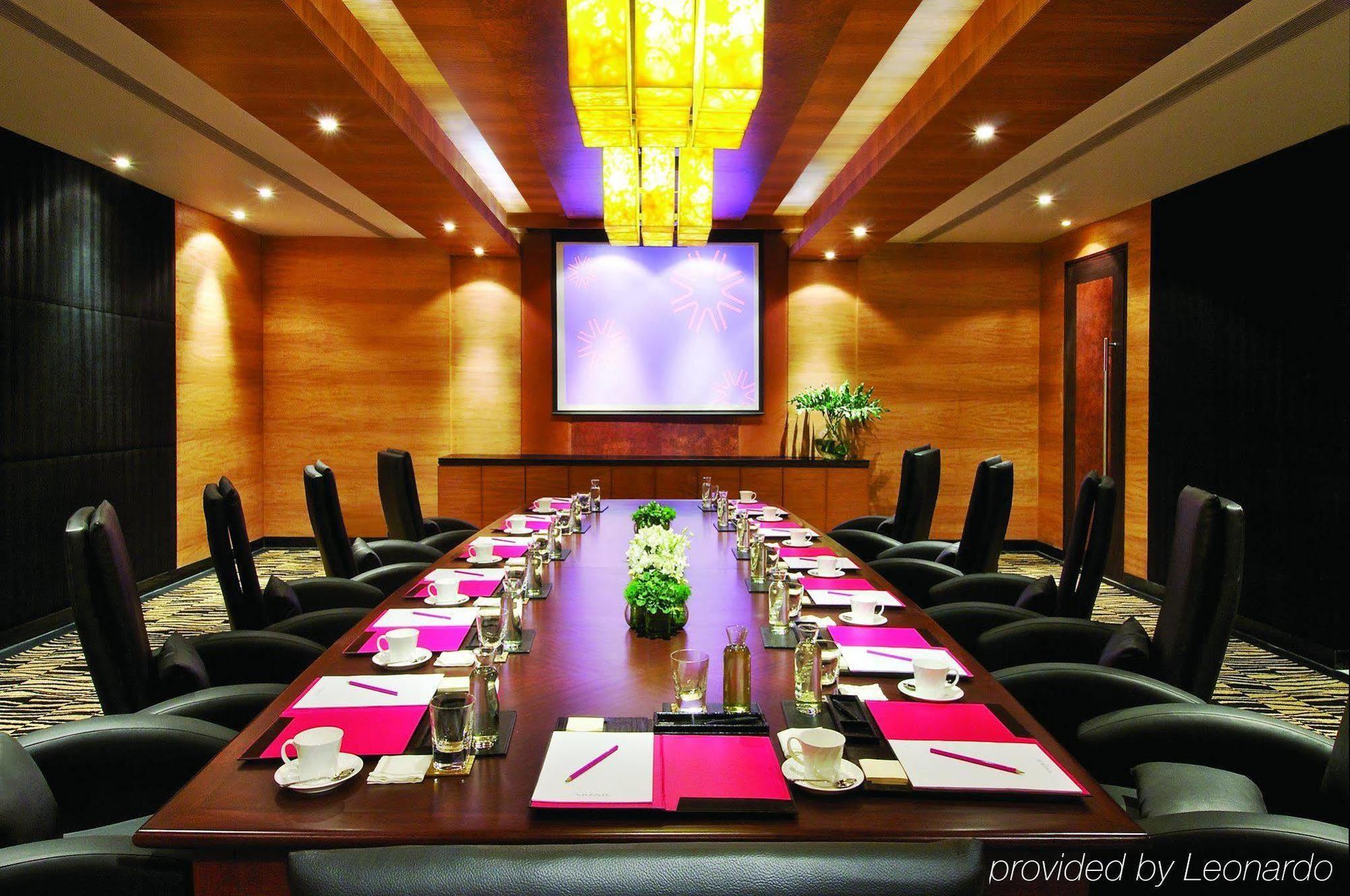 Vivanta Hyderabad, Begumpet Удобства фото Boardroom