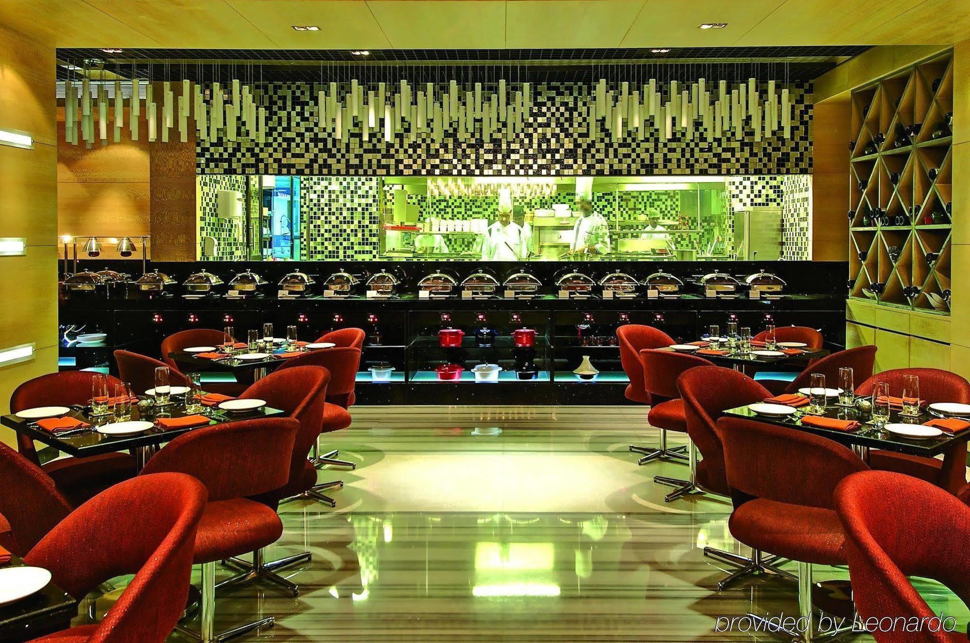 Vivanta Hyderabad, Begumpet Ресторан фото The restaurant