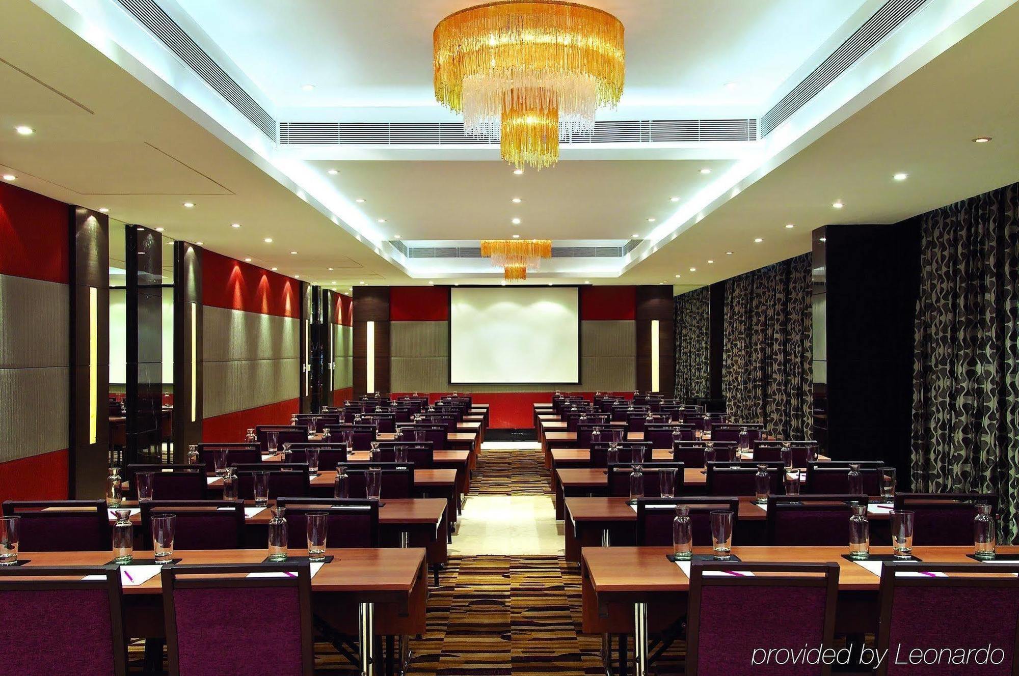 Vivanta Hyderabad, Begumpet Удобства фото The Royal Conference Hall