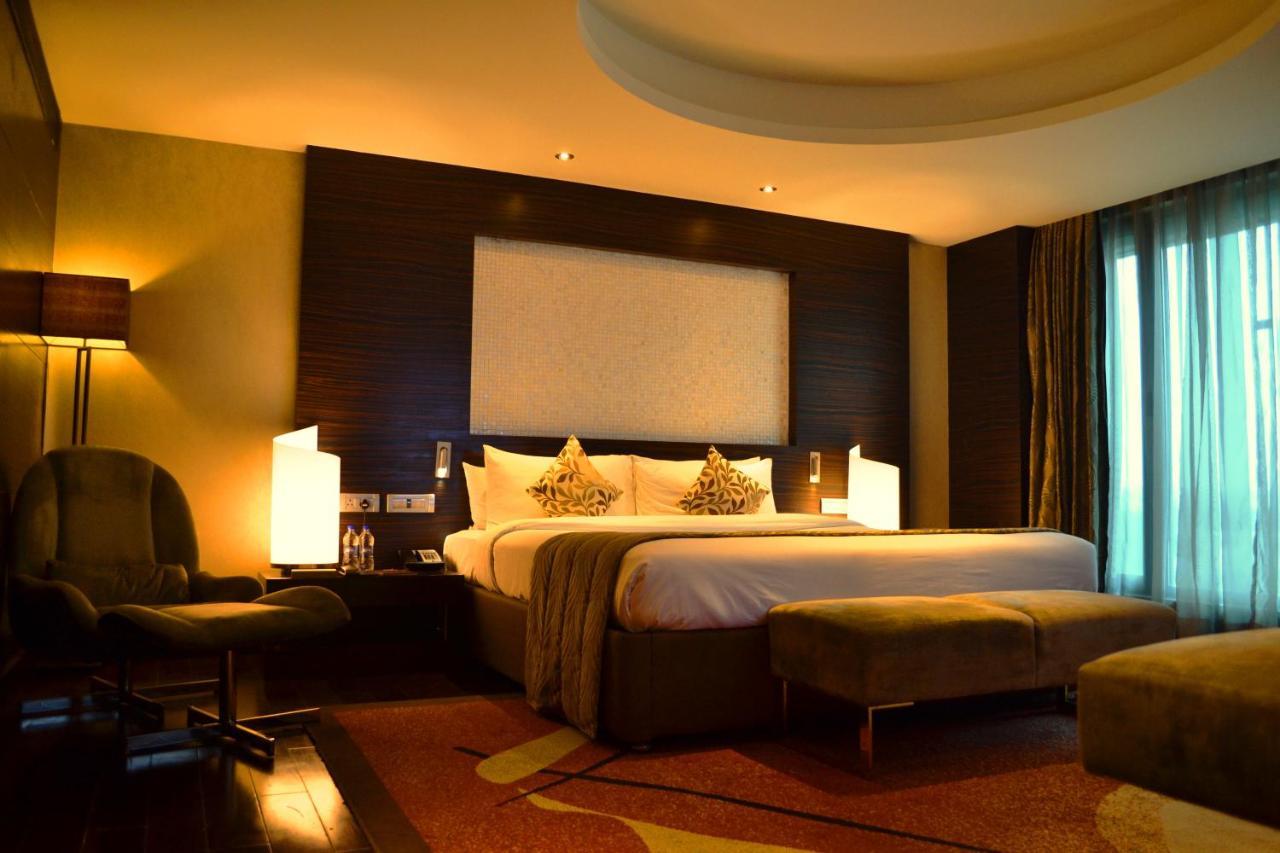 Vivanta Hyderabad, Begumpet Экстерьер фото